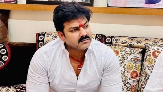 लोगों का कहना है कि जब Pawan Singh जैसे बड़े स्टार के घर सुरक्षित नहीं हैं, तो आम लोगों की सुरक्षा की क्या गारंटी है।
